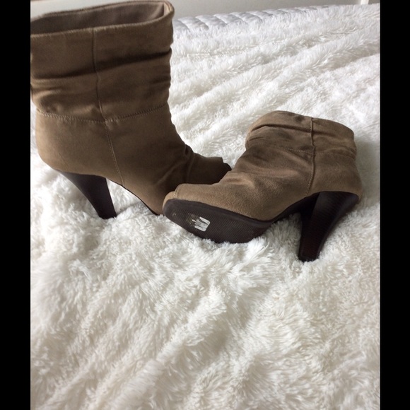 Charlotte Russe Taupe Peep Toe Booties size 8 - Picture 3 of 3